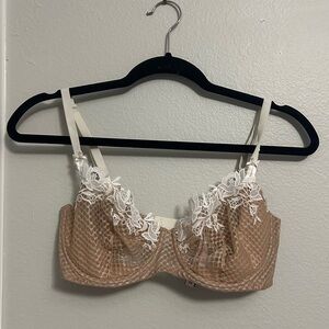 Victoria’s Secret Tan and White Bralette Size 34DD
